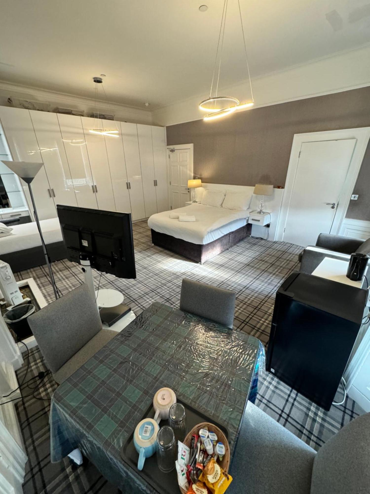 Luxury Family Room With Private Bathroom In The Heart Of Edinburgh Exterior photo